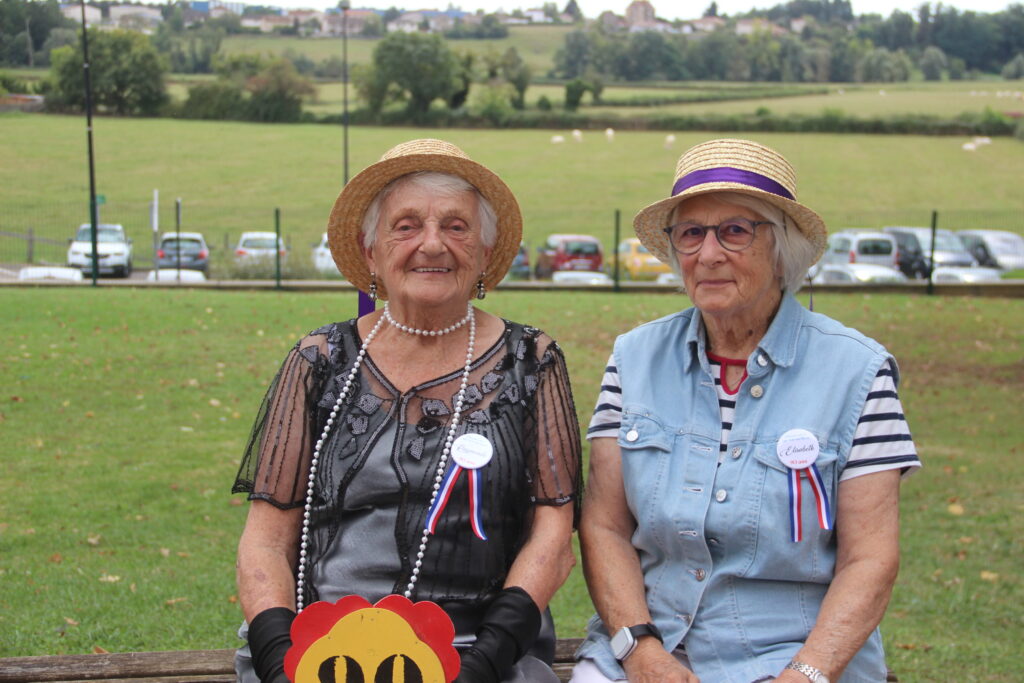 les doyennes raymonde solé et elisabeth tamaint ont représenté les 90 ans.